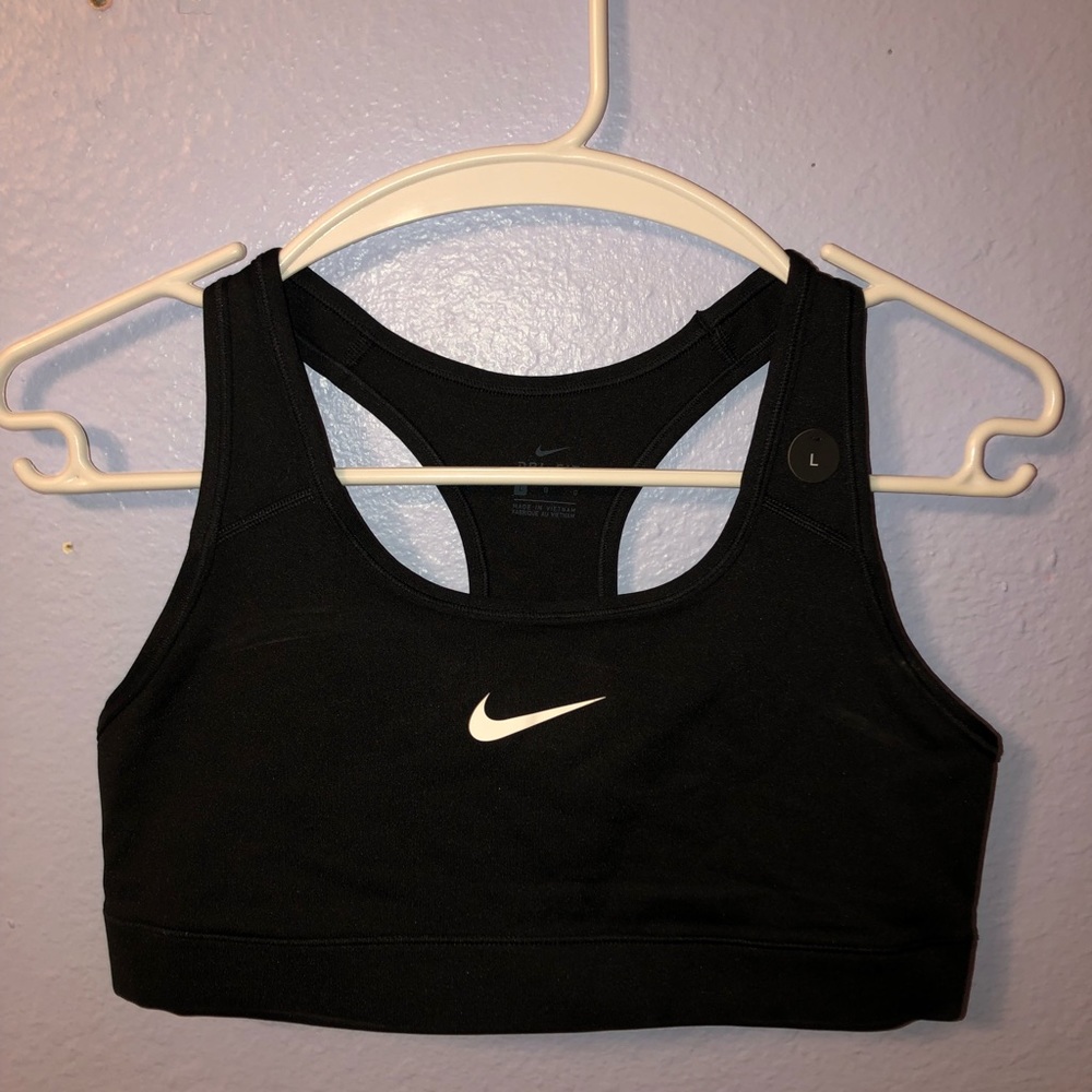 Women’s L Nike sports bra BRAND NEW